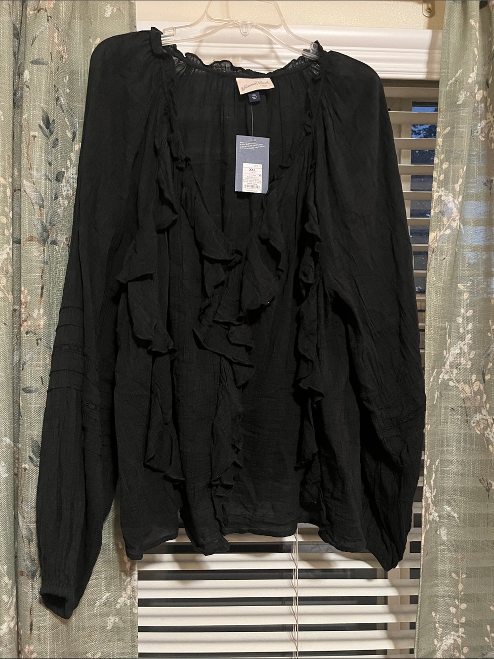 NWT Universal Thread Black Ruffle Front Long-Sleeve Blouse